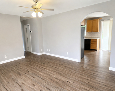 17 California Avenue - Photo Thumbnail 3