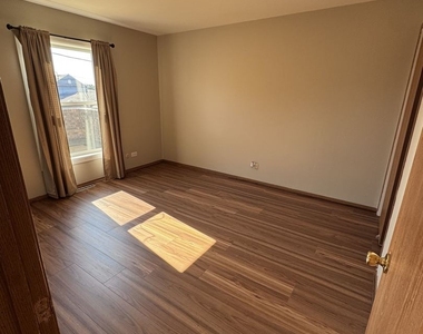 539 N Lake Street - Photo Thumbnail 5