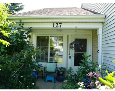 127 W Amberley Drive - Photo Thumbnail 4