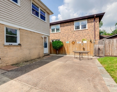 334 Euclid Avenue - Photo Thumbnail 38