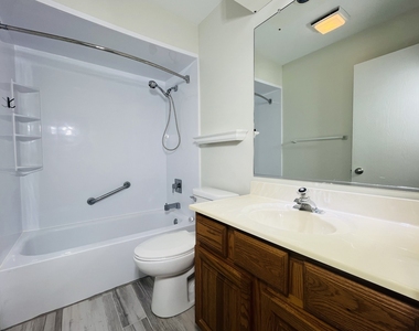 520 Biesterfield Road - Photo Thumbnail 9