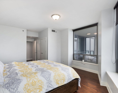 600 N Lake Shore Drive - Photo Thumbnail 15