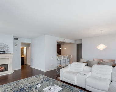 600 N Lake Shore Drive - Photo Thumbnail 11