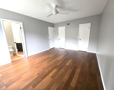 1111 S Waukegan Road S - Photo Thumbnail 9