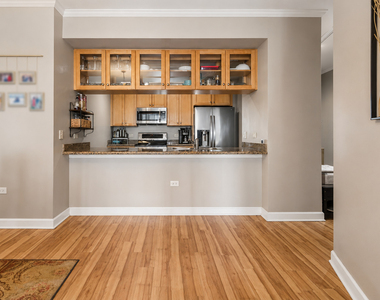 1335 S Prairie Avenue - Photo Thumbnail 3