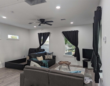4711 Rusk Street - Photo Thumbnail 2