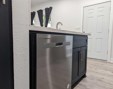 4711 Rusk Street - Photo Thumbnail 8