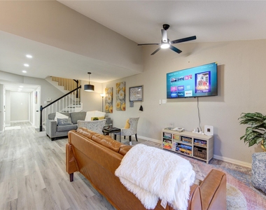 7373 Antoine Drive - Photo Thumbnail 3