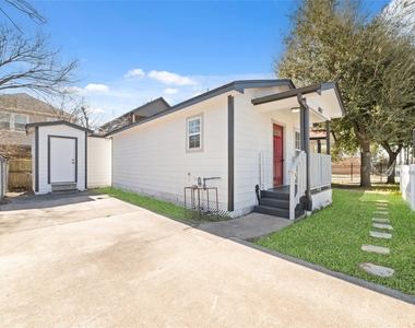 802 E 33rd Street - Photo Thumbnail 1