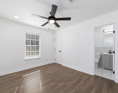 802 E 33rd Street - Photo Thumbnail 4