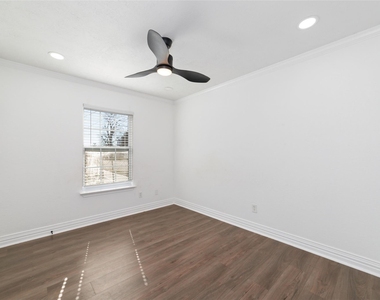 802 E 33rd Street - Photo Thumbnail 10