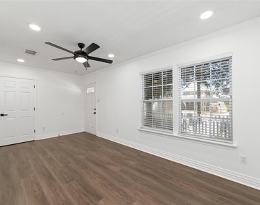 802 E 33rd Street - Photo Thumbnail 13