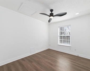 802 E 33rd Street - Photo Thumbnail 7