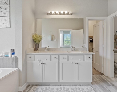 9868 Preserve Way - Photo Thumbnail 8