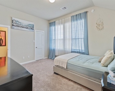 9868 Preserve Way - Photo Thumbnail 17