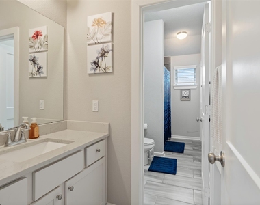 9868 Preserve Way - Photo Thumbnail 18