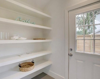 6109 N Main St - Photo Thumbnail 11