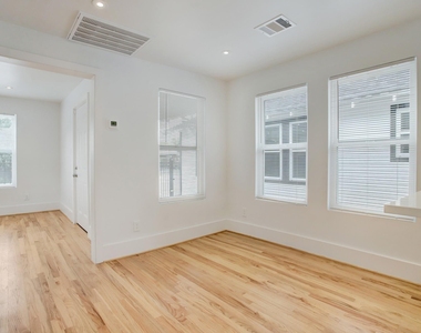 6109 N Main St - Photo Thumbnail 7