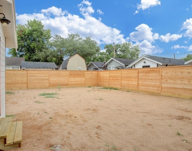 6109 N Main St - Photo Thumbnail 12