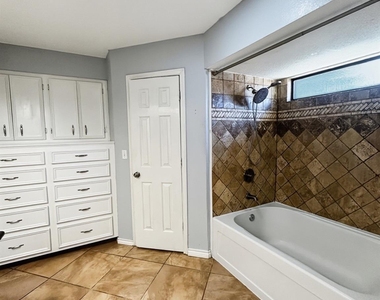3934 Cypress Lake Drive - Photo Thumbnail 23