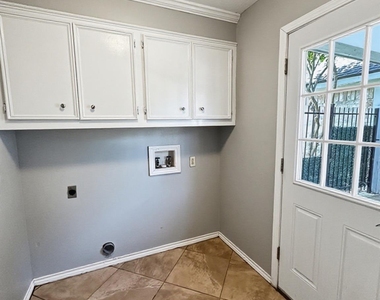 3934 Cypress Lake Drive - Photo Thumbnail 18