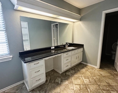 3934 Cypress Lake Drive - Photo Thumbnail 27