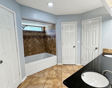 3934 Cypress Lake Drive - Photo Thumbnail 21