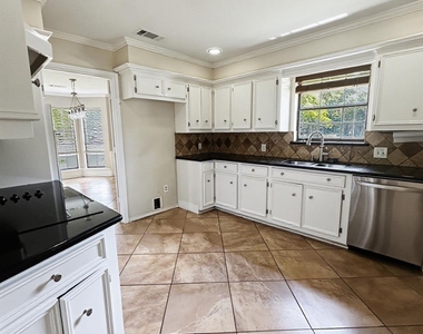 3934 Cypress Lake Drive - Photo Thumbnail 16