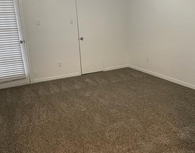8003 Woodway Drive - Photo Thumbnail 12