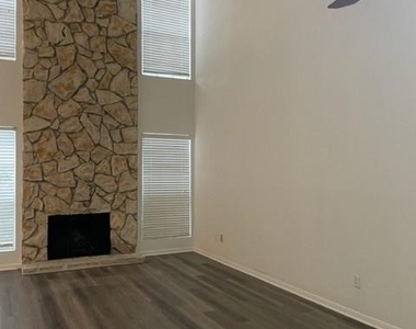 8003 Woodway Drive - Photo Thumbnail 10