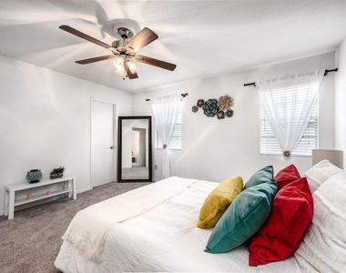 8003 Woodway Drive - Photo Thumbnail 5