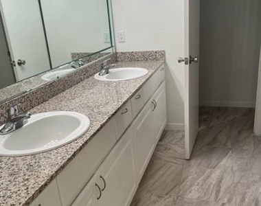 8003 Woodway Drive - Photo Thumbnail 16