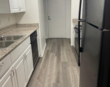 8003 Woodway Drive - Photo Thumbnail 18
