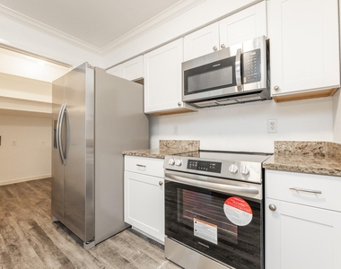 1908 Avenue B - Photo Thumbnail 9