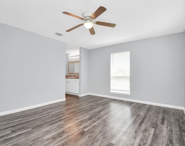 1908 Avenue B - Photo Thumbnail 15