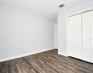 1908 Avenue B - Photo Thumbnail 25