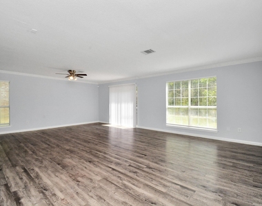 1908 Avenue B - Photo Thumbnail 4