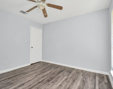 1908 Avenue B - Photo Thumbnail 21