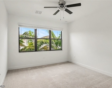 12762 Woodbury Drive - Photo Thumbnail 18
