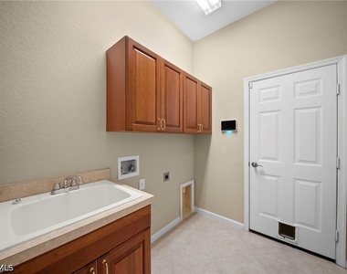 7914 Founders Circle - Photo Thumbnail 6