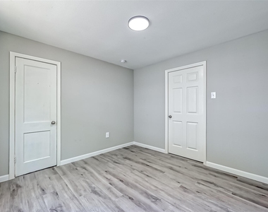 3270 Reeves Street - Photo Thumbnail 6