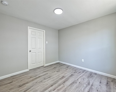 3270 Reeves Street - Photo Thumbnail 10