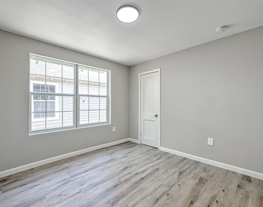 3270 Reeves Street - Photo Thumbnail 7