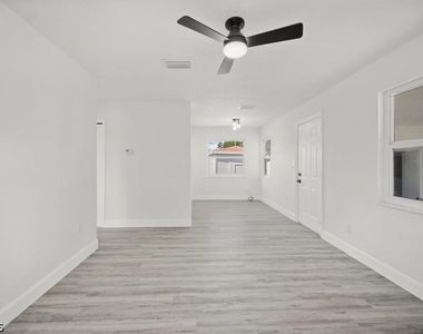 1644 Pawnee Street - Photo Thumbnail 3
