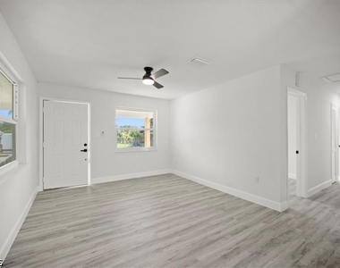 1644 Pawnee Street - Photo Thumbnail 5