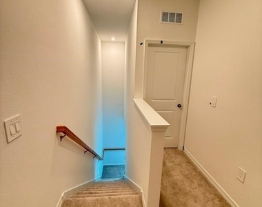 44292 Caraton Terrace - Photo Thumbnail 15