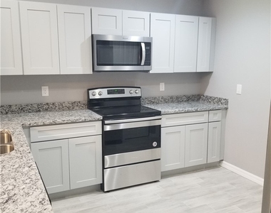 8527 Agate Street - Photo Thumbnail 9
