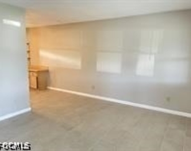 4620 Se 4th Place - Photo Thumbnail 2
