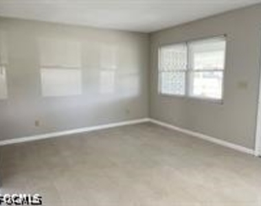 4620 Se 4th Place - Photo Thumbnail 4