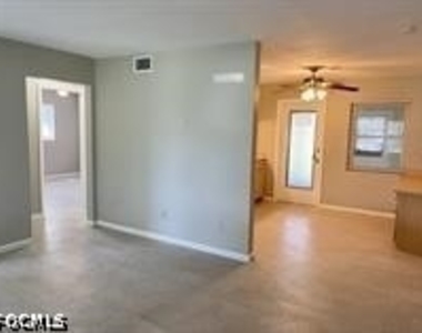 4620 Se 4th Place - Photo Thumbnail 1